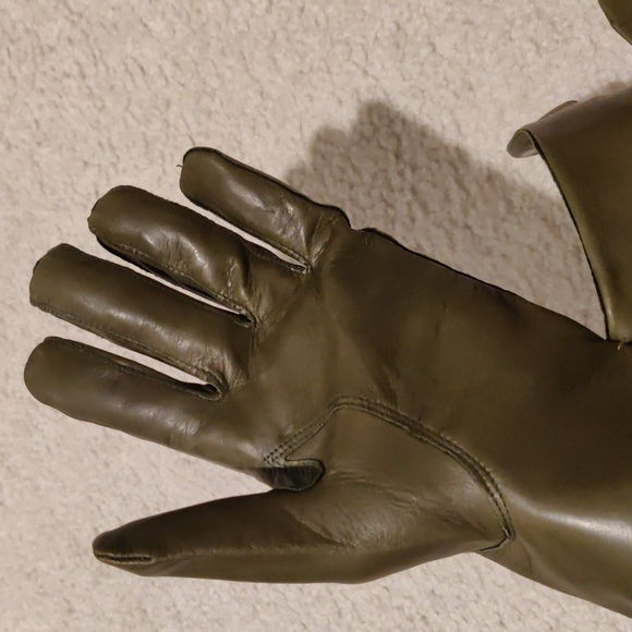 Bruno Di Costanzo handcrafted Olive Leather XL gloves with silk lining - Picture 10 of 14